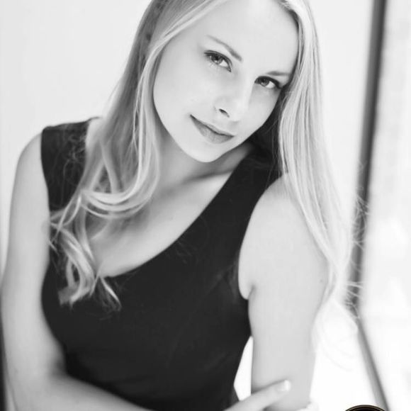 Meet your Posher, Karina - Picture 1 of 1